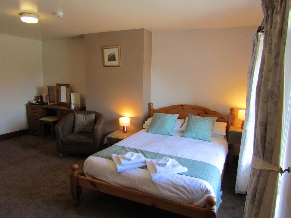 The Belted Will Inn Farlam Екстериор снимка