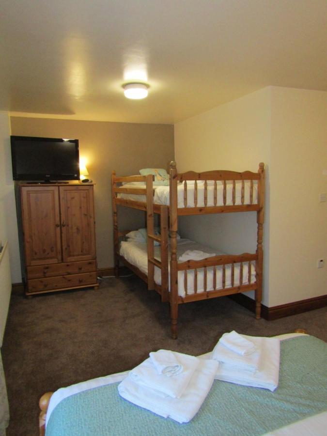 The Belted Will Inn Farlam Екстериор снимка