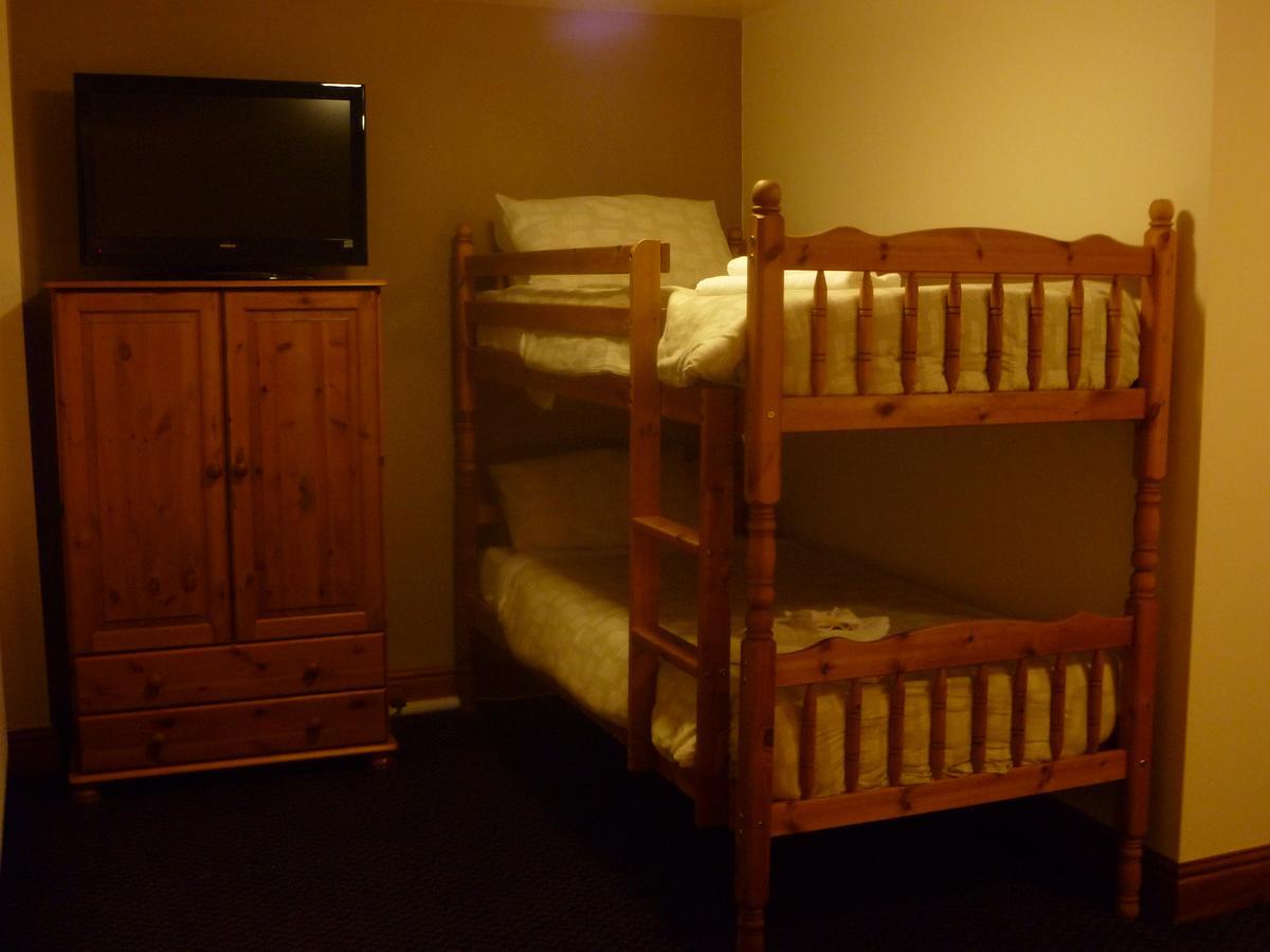 The Belted Will Inn Farlam Екстериор снимка